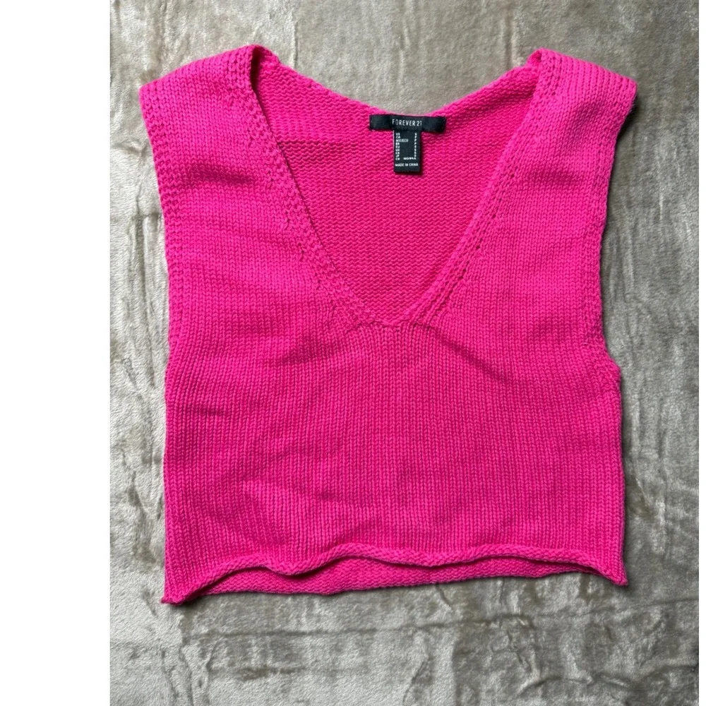 Forever 21 Hot Pink Knit V-Neck Cropped Top Small Barbiecore Girlie‎ Festival